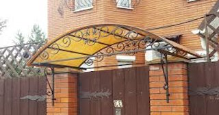 Навесы над калиткой - монтаж в Тюмени от НавесыТюмень | от 1774 рублей